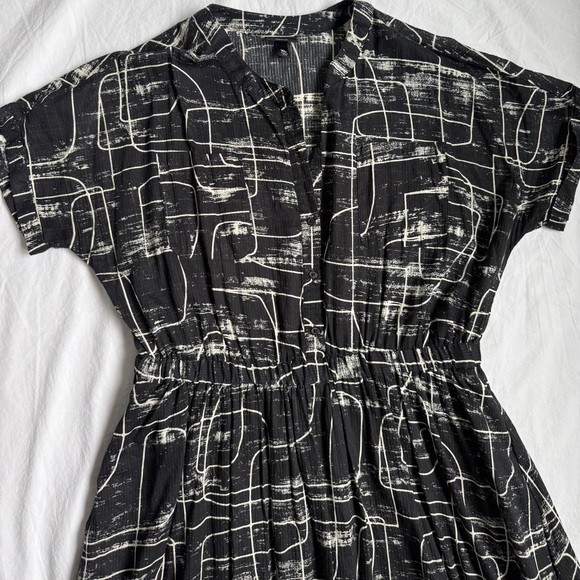 Target Black and Cream Geometric Midi Dress - Picture 2 of 6